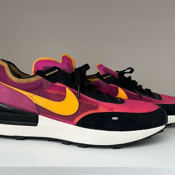 Nike - Picture 4 of 8